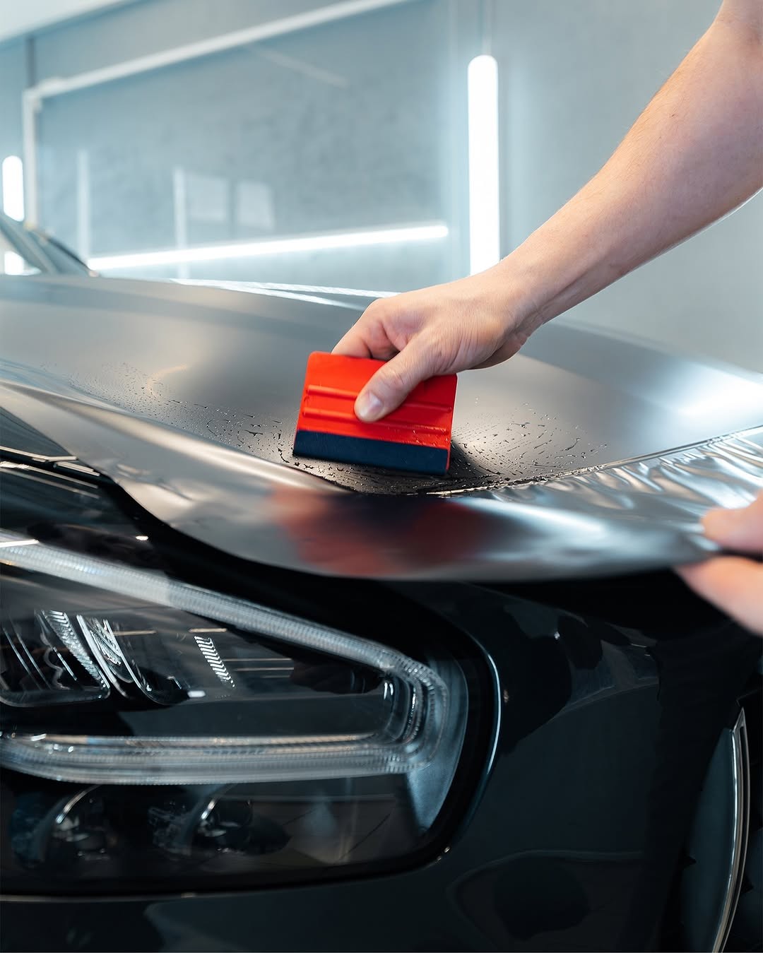 سيارة محمية بأفلام PPF من طويق برو للتعرف على كم يدوم غلاف الحماية الشفاف PPF